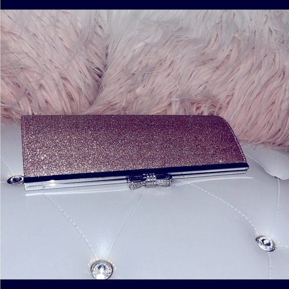 I.N.C. International Concepts
Carolyn Glitter Clutch Rose Gold - Picture 4 of 14
